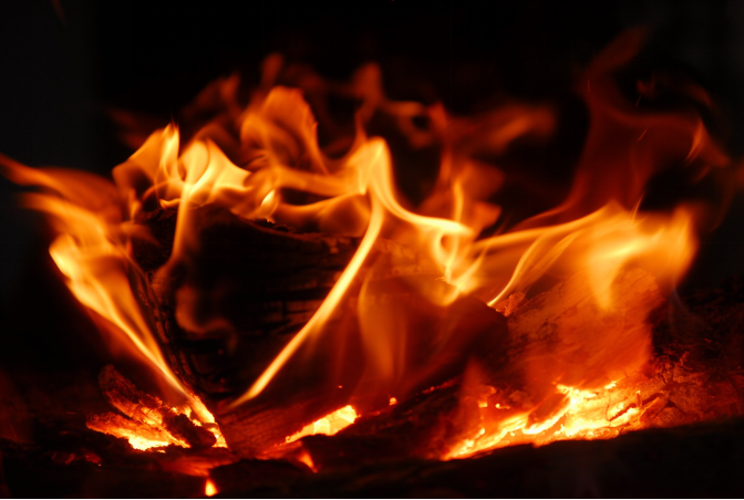 平客壁炉为你详细介绍木柴燃烧的三个阶段.png